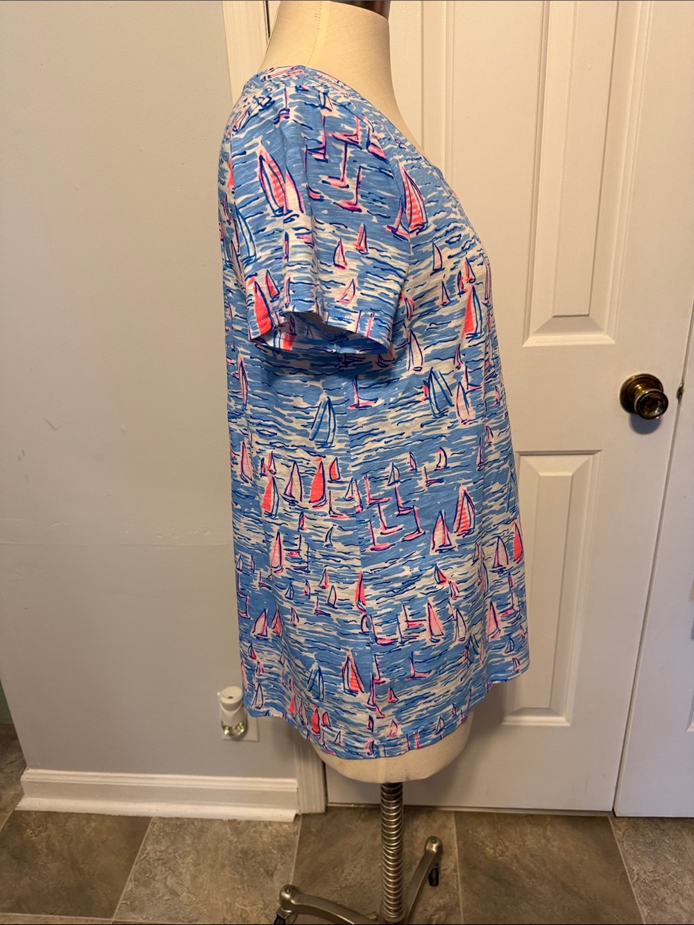 Lilly Pulitzer Etta scoop neck Boatylicious Nautical Sailboat Short Sleeve Tee - Picture 2 of 5